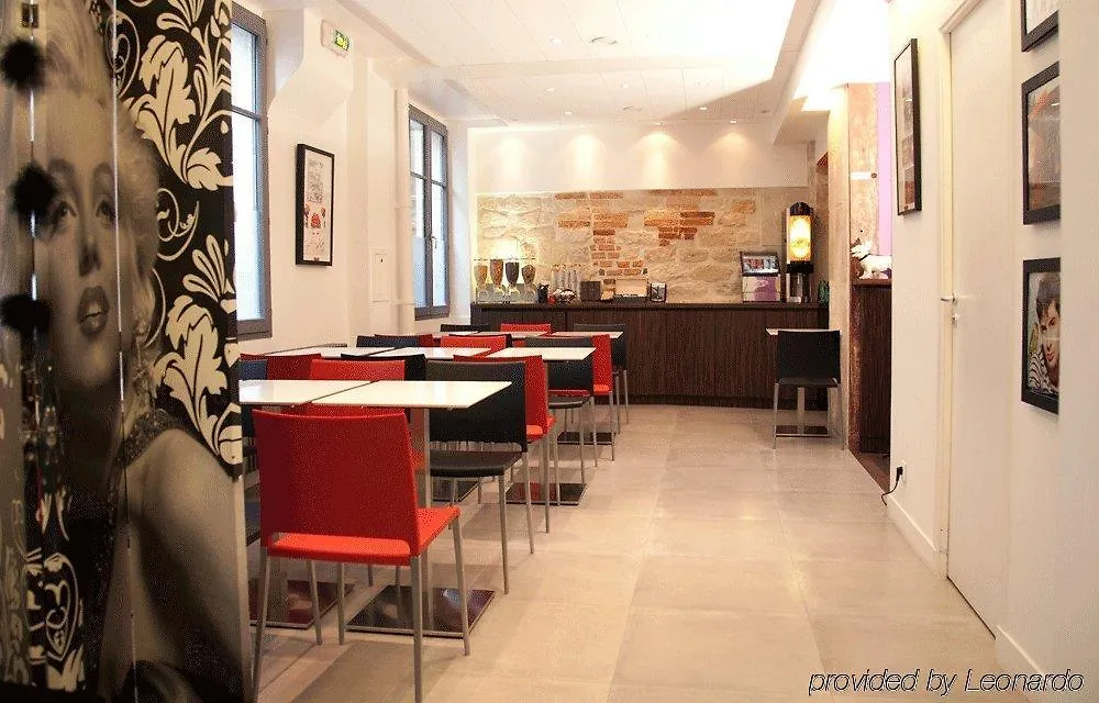 ***  Hotel Beaurepaire Paris France